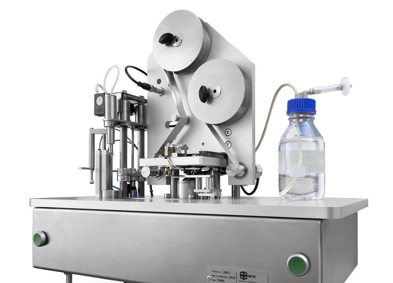 Liquid filling machine for filling microdoses of liquid